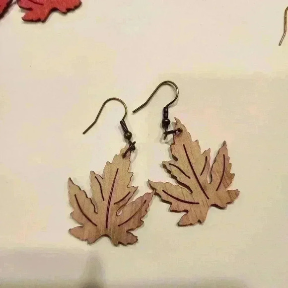 COPY - COPY - Fall natural maple leaf bronze hardware one size earring new with… - Picture 2 of 2